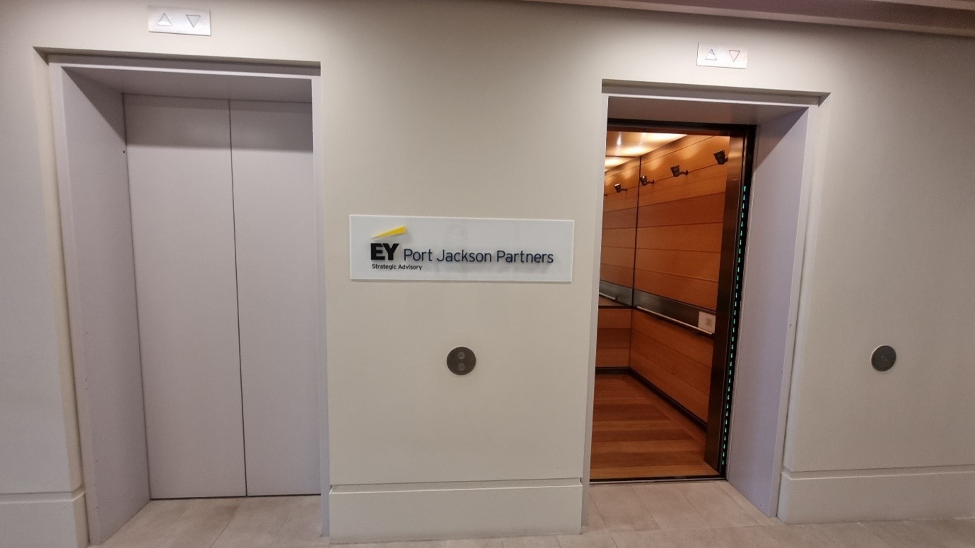 EY PORT JACKSON PARTNERS GRADUATE - Office elevator