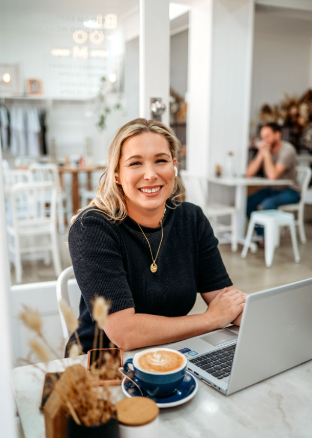 tara lee in front of her laptop