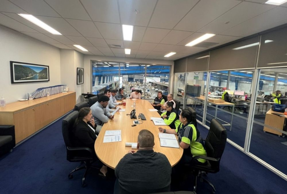 day-in-a-life-mainfreight-nz-nasoni-havea-meeting